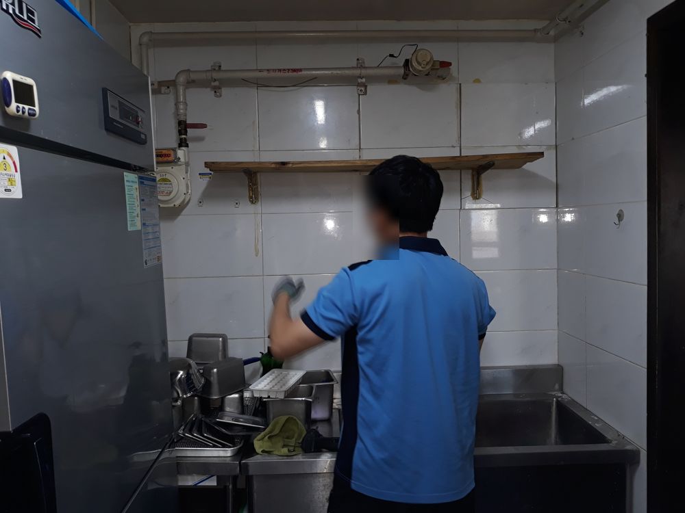 경기 하남시 신장동 쌀국수 식당주방, 전기온수기 설치 전 모습
