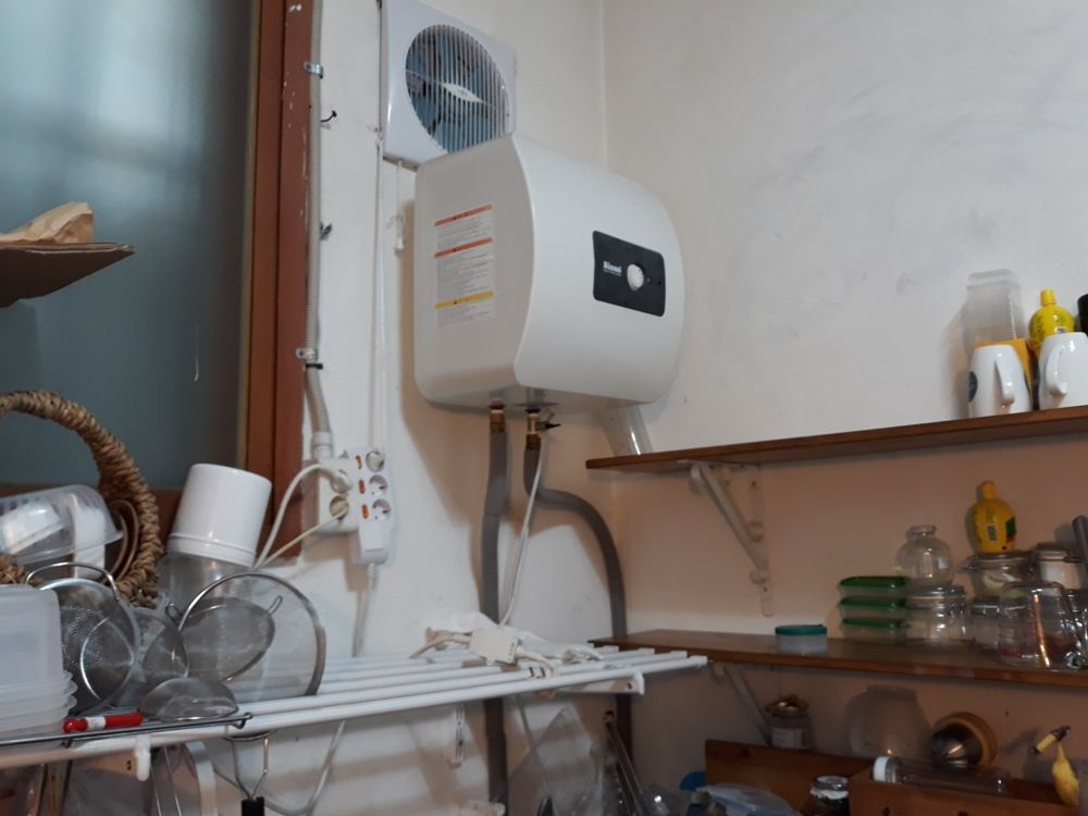 전북 익산시 송학동 사무실 주방, 전기온수기 교체 전 모습