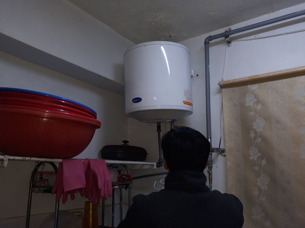 충남 서산시 동문동 만두가계, 전기온수기 교체 전 모습