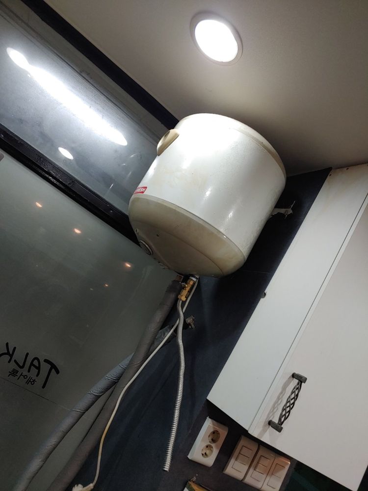 충남 천안시 동남구 봉명동 미용실, 전기온수기 교체 전 모습