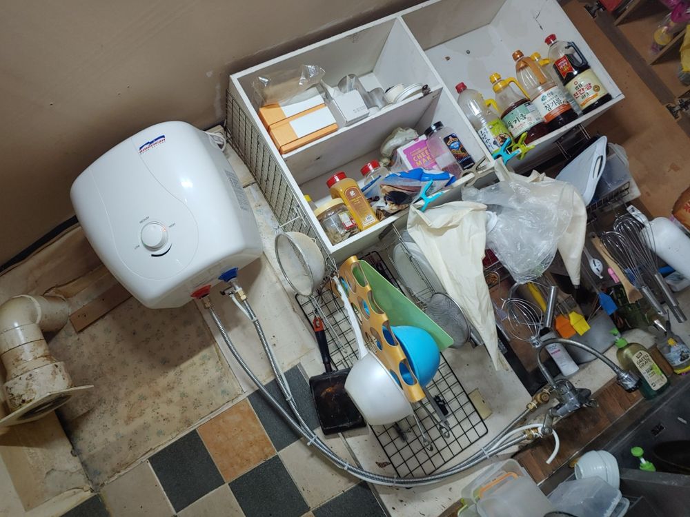 경남 함양군 함양읍 제과점 주방에 설치한 아메리칸 프로라인 30L 전기온수기