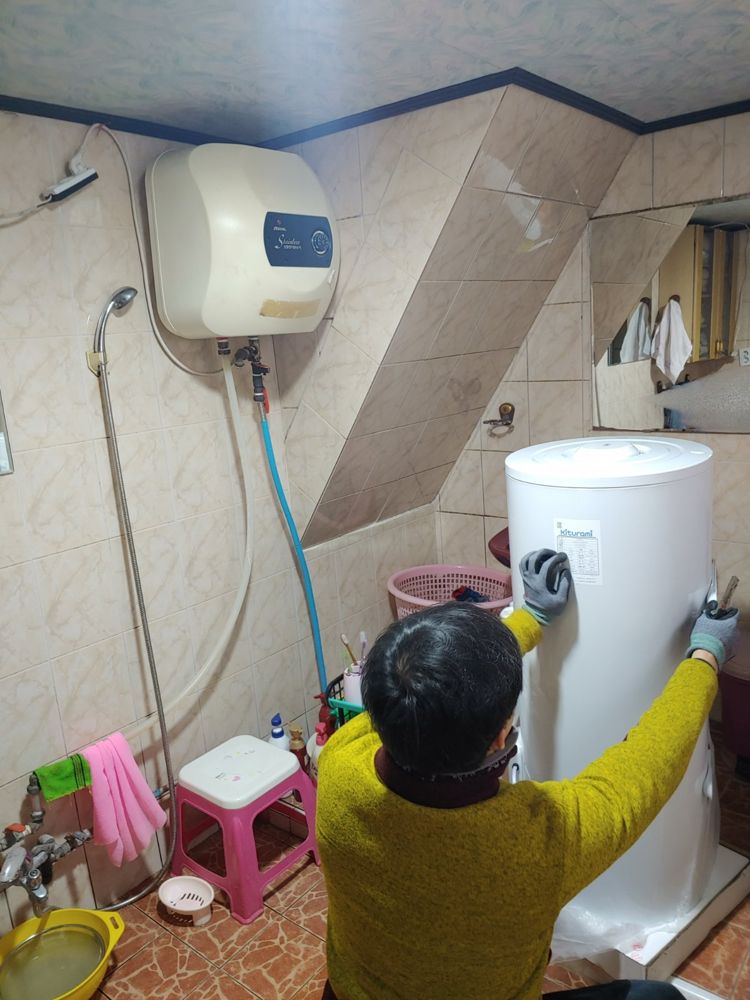 광주 순천시 가정집 주택화장실, 전기온수기 교체 전 모습