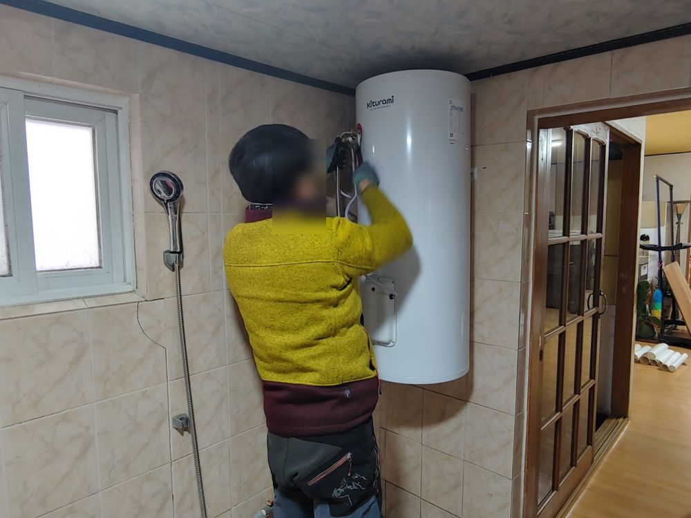 광주 순천시 가정집 주택화장실에 교체한 귀뚜라미 100L 전기온수기
