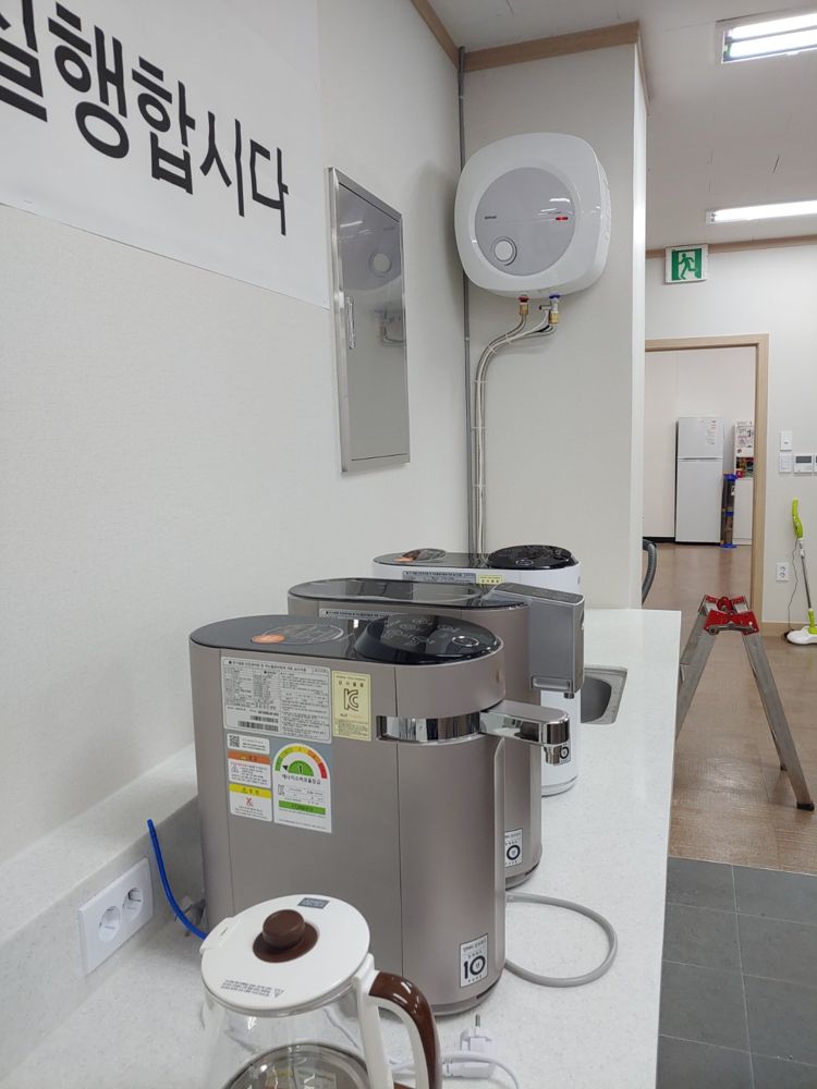 강원 원주시 정수기 회사 싱크대에 설치한 린나이 30L 전기온수기