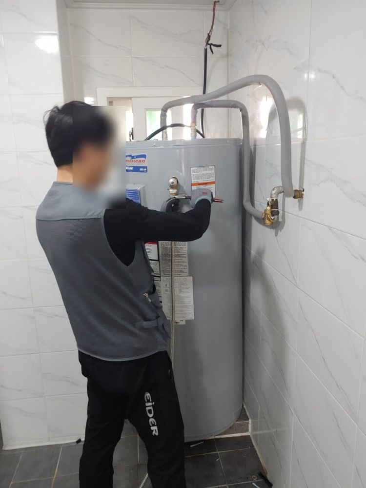경기 안성시 공장 샤워장에 교체한 아메리카 프로라인 300L 전기온수기