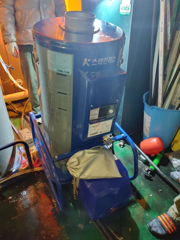 충북 청주시 보일러 전용실, 전기온수기 교체 전 모습