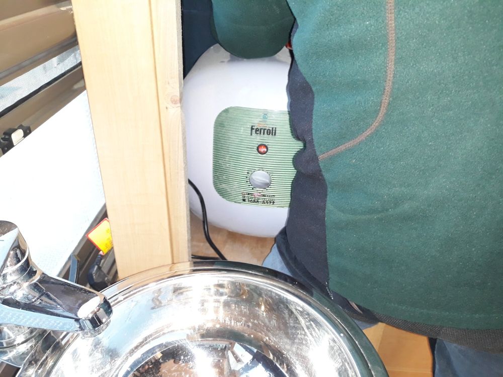 청주시 흥덕구 봉명동 치과병원 진료실 전기온수기 교체 현장 사진