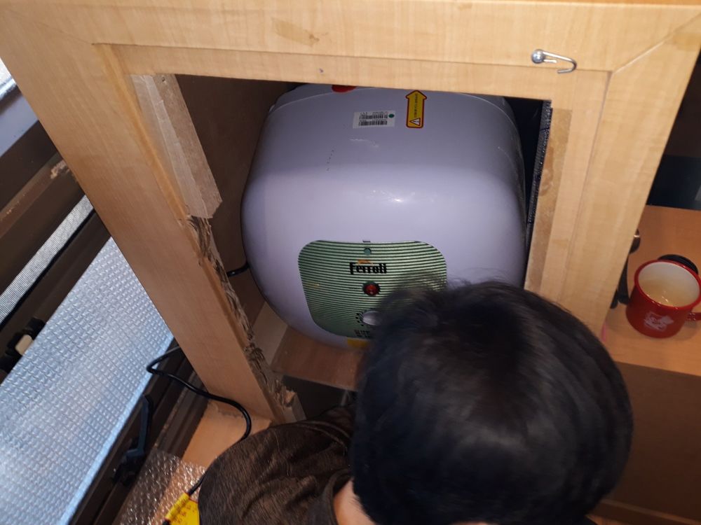 청주시 흥덕구 봉명동 치과병원 진료실 전기온수기 교체 현장 사진