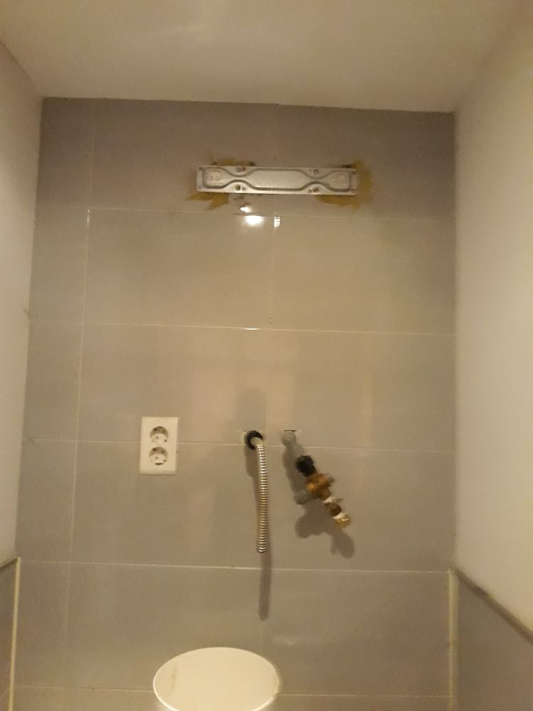 청주시 서원구 모충동에 식당 화장실 전기온수기 교체 현장 사진