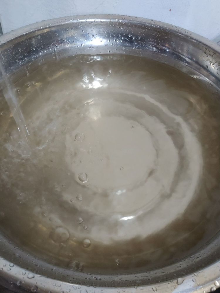 사천시 용현면 식당주방벽 전기온수기 교체 현장 사진