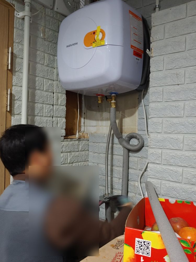 제천시 화산동 가스보일러실에 온수기 교체 전기온수기 교체 현장 사진