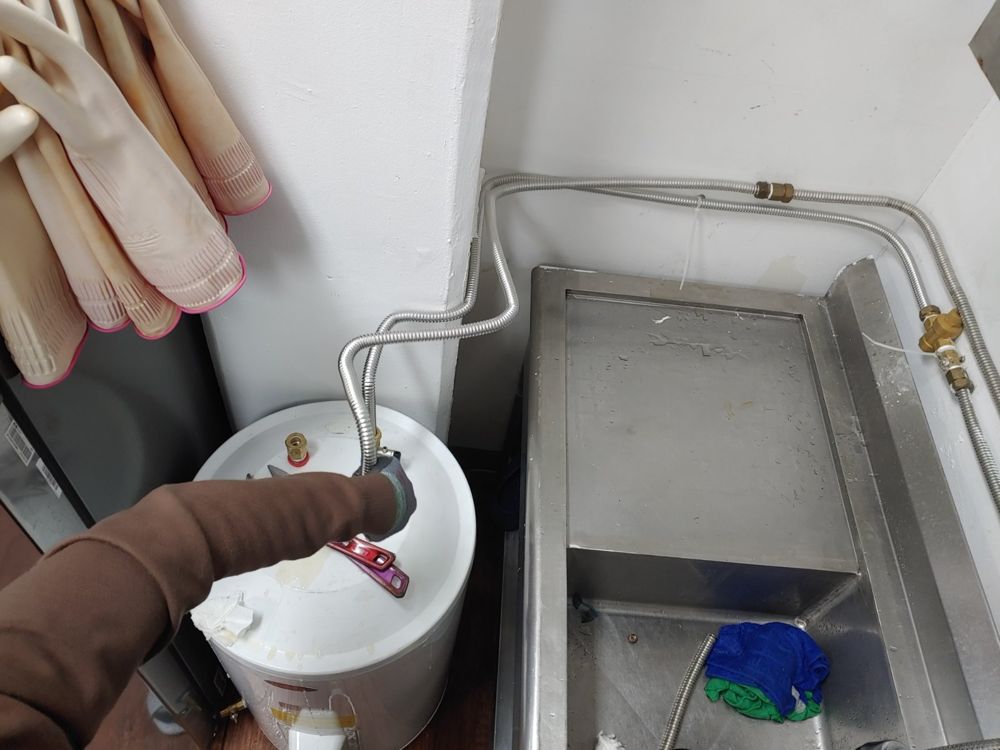 연천군 연천읍 식당주방 전기온수기 설치 현장 사진
