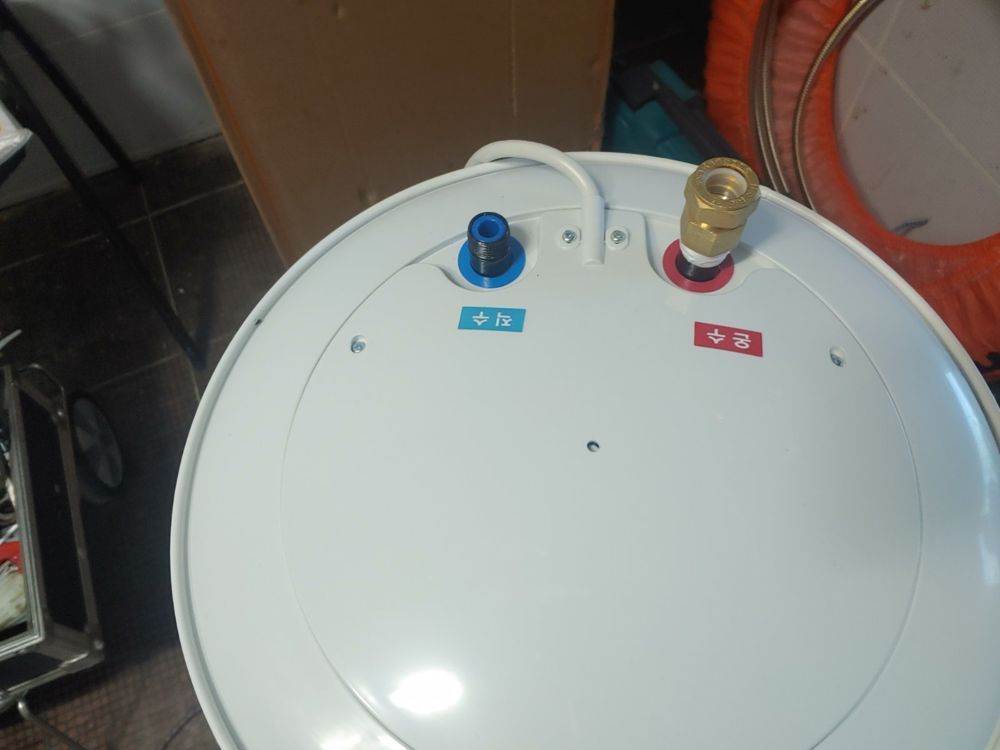 익산시 식당 주방 전기온수기 설치 현장 사진