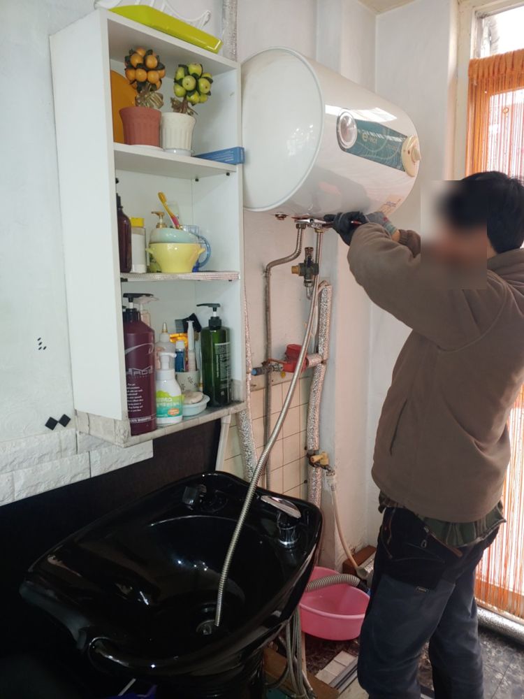 옥천군 옥천읍 옥천 미용실 전기온수기 교체 현장 사진