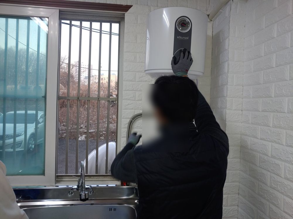 군위군 콘테이너 사무실 싱크대 전기온수기 설치 현장 사진